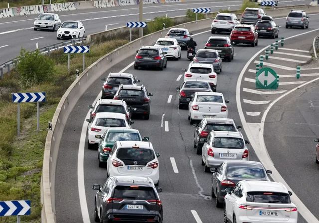 ¿Deberían pagar más los SUV por aparcar? El debate llega a España tras medidas en París