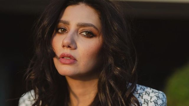 Mahira Khan Calls Out Audience Misbehavior After Fan Throws Object on Stage: ‘No One Should…’