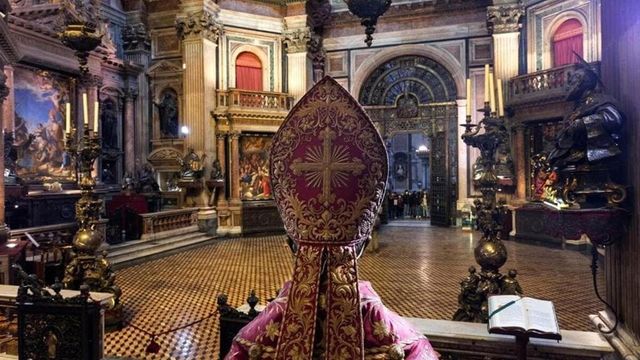 Napoli, attesa per il miracolo di San Gennaro: il sangue non si è ancora sciolto