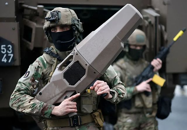 Francia prepara otra subida del gasto militar para «hacer frente» a una hipotética guerra