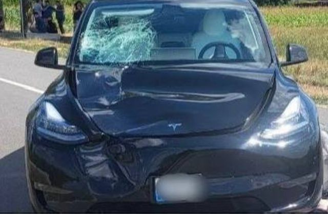 Accident mortal la Telenești: o femeie de 74 de ani, lovită de o Tesla