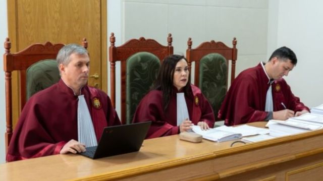 Avocații lui Igor Dodon cer recuzarea completului de judecată în dosarul „Sacoșa neagră”