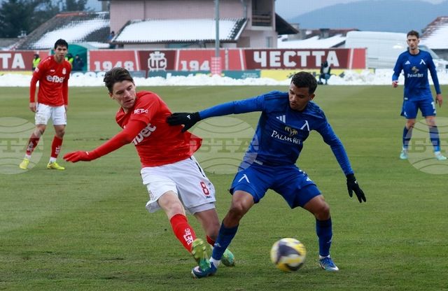 Берое и Арда отбелязаха прогрес в класирането в Първа лига след равенство помежду си