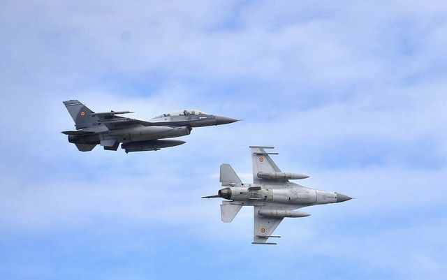 Danemarca întârzie livrarea către Ucraina de avioane F16