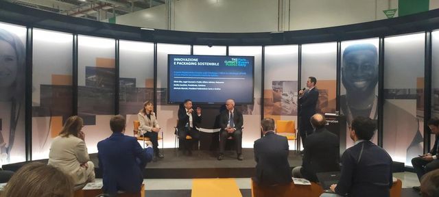 Sostenibilità, Pichetto visita Operations Innovation Lab di Amazon a Vercelli