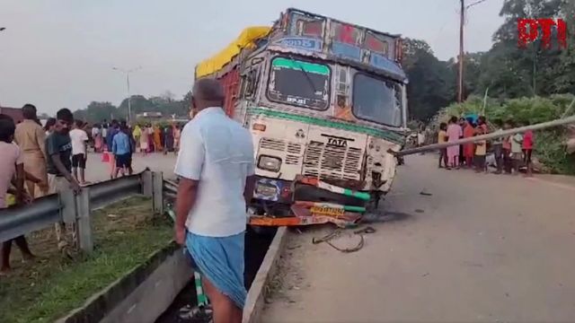 10 killed, 3 injured as speeding truck collides with tractor trolley in Mirzapur