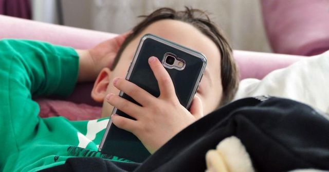 Raed Arafat propune limitarea accesului copiilor la rețelele de socializare