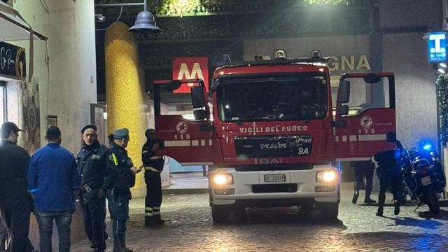 Roma, incendio a Villa Borghese: evacuate le stazioni metro Spagna e Flaminio