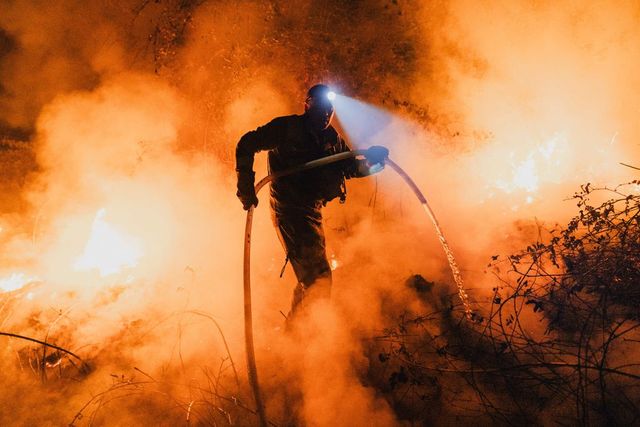 România trimite 51 de pompieri în Spania pentru a ajuta în lupta cu incendiile de pădure