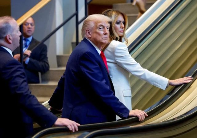 El cámara de Trump fue quien detuvo accidentalmente la escalera mecánica