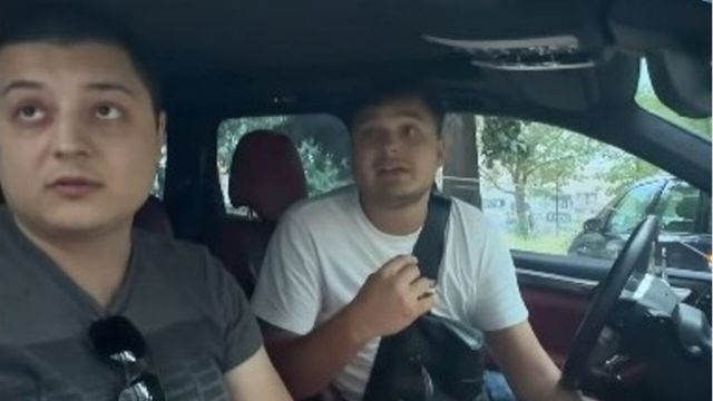Задържаха 22-годишния шофьор, заснет да вдишва райски газ зад волана