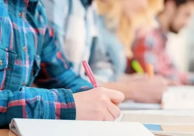 Multa de 20.000 euros a una universidad privada por exigir a un alumno la copia del DNI para tramitar su título