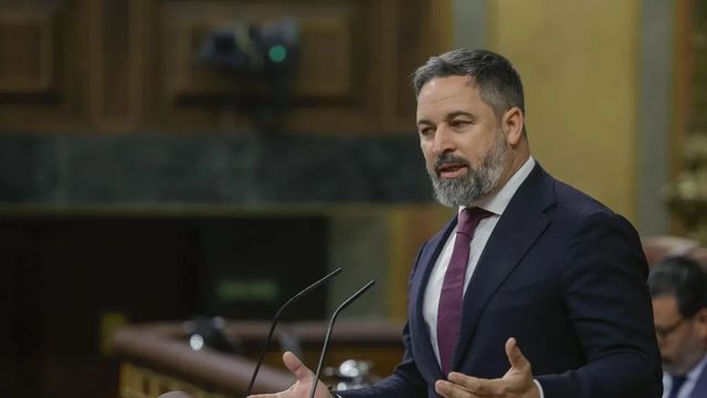 Abascal acusa a Sánchez de ‘totalitario’ mientras carga contra los medios de comunicación