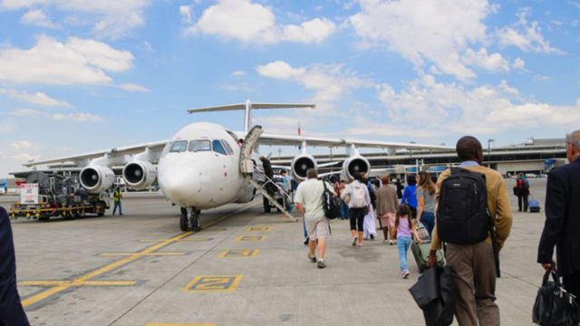 Ministrul Sănătății din Africa de Sud spune că restricțiile de călătorie impuse din cauza variantei Omicron sunt „nejustificate”