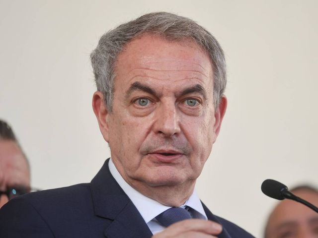 L'ex premier spagnolo Zapatero indagato per il salvataggio di una compagnia aerea