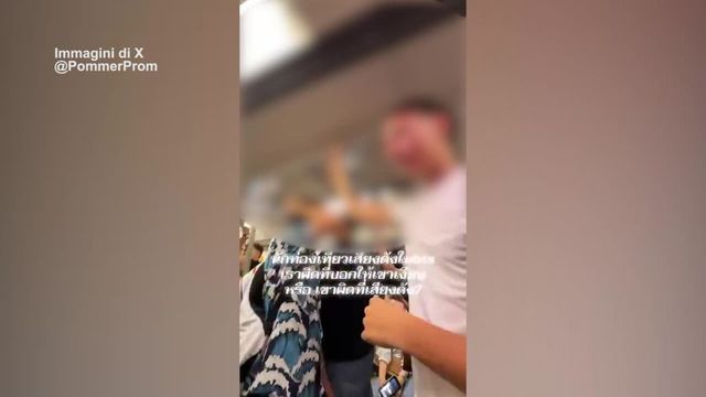 Bangkok, studenti italiani e il caos in metro: il video virale e le scuse dell'ambasciata