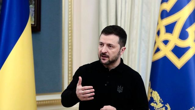 Zelensky, pronti a parlare di tutto ma piano Usa non c'è