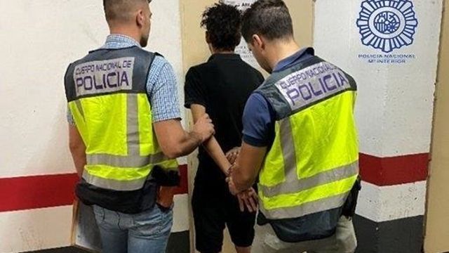 Dos detenidos por violar a una menor de 16 años tras emborracharla en una playa