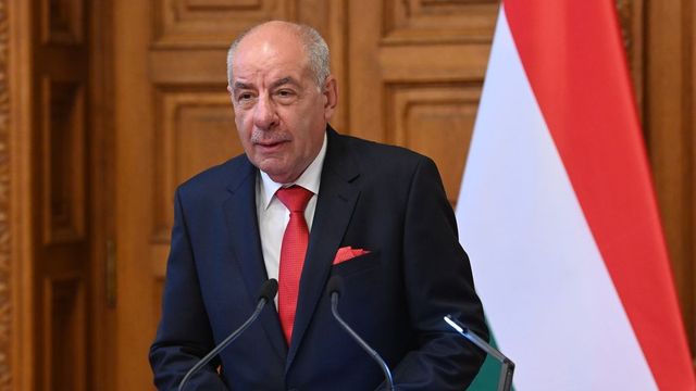 Százmillió forint feletti megtakarítással költözik ki a Sándor-palotából Sulyok Tamás