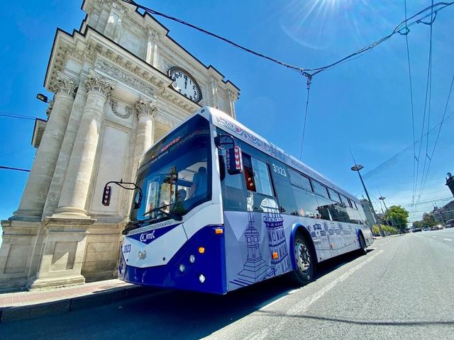 Troleibuzele de pe trei rute, redirecționate din cauza unui deranjament pe strada Calea Ieșilor, din capitală