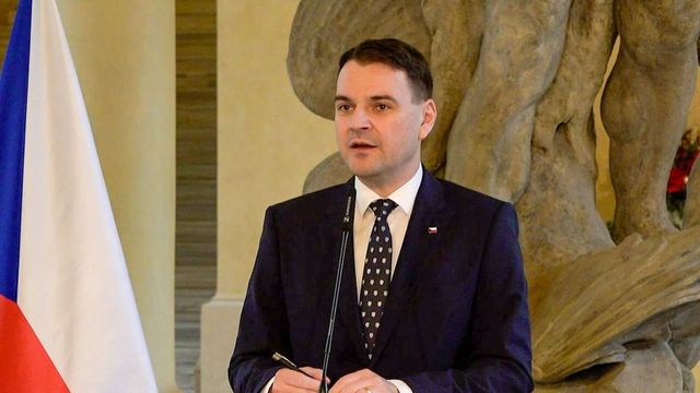 Macinka nechce, aby Pavel vedl delegaci na summit NATO
