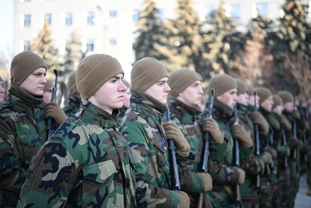 Vârsta de pensionare a militarilor va crește până la 50 de ani