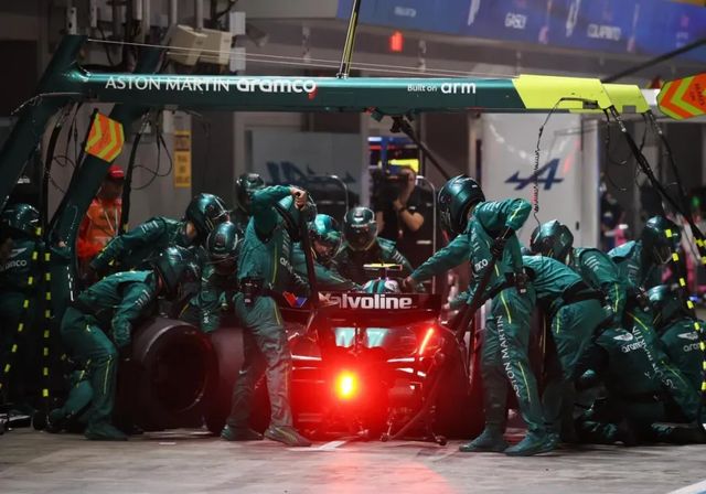 El recado de Alonso a Hamilton: «No puedes conducir como si estuvieras solo en la pista»