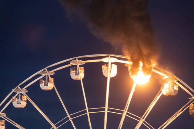 Scene de coșmar la un festival din Germania, după ce o roată panoramică a luat foc. Sunt cel puțin 23 de răniți