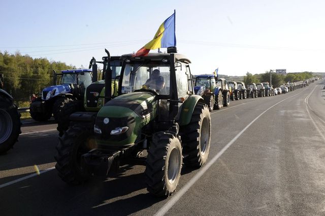 Deputatul Stefanco ar fi lovit un polițist cu roata tractorului