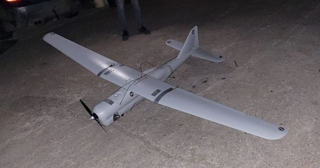 Fragmente dintr-o dronă militară, găsite în curtea unui localnic din Vrancea