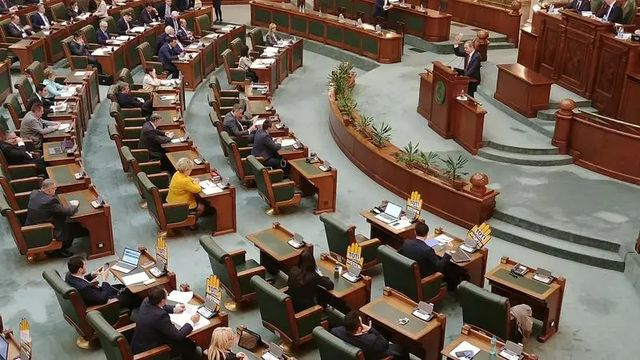 Senatul se întrunește în sesiune extraordinară pentru respingerea unui proiect care elimină pensiile speciale ale magistraților