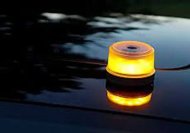 Facua acusa a la DGT de favorecer un «fraude masivo» con las balizas V-16