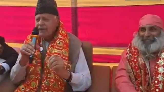 Watch: Farooq Abdullah joins in singing 'Sherawaliye' bhajan at Katra