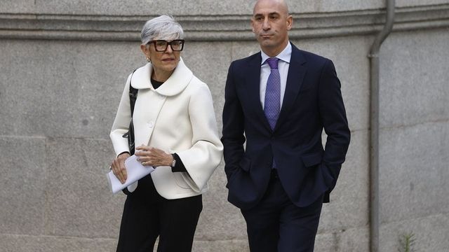 Rubiales vuelve a acusar a Jenni Hermoso de cambiar su versión sobre el beso