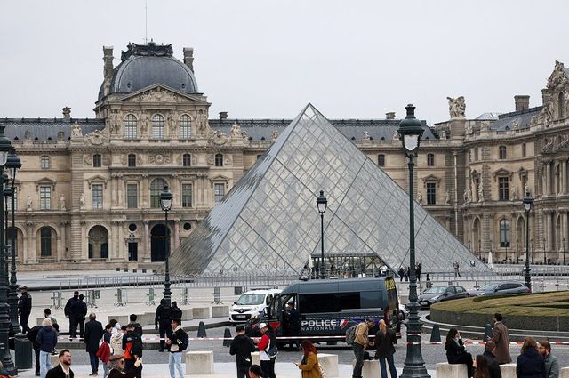 Louvre svůj kamerový systém zabezpečil heslem „Louvre“