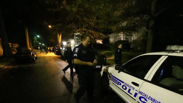 Mueren cuatro policías en un tiroteo con un delincuente en Charlotte