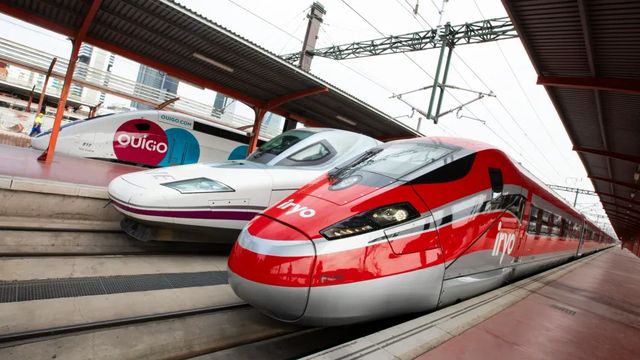 La CNMC pide a Adif que cobre menos a las operadoras de alta velocidad en las líneas a Málaga y Barcelona