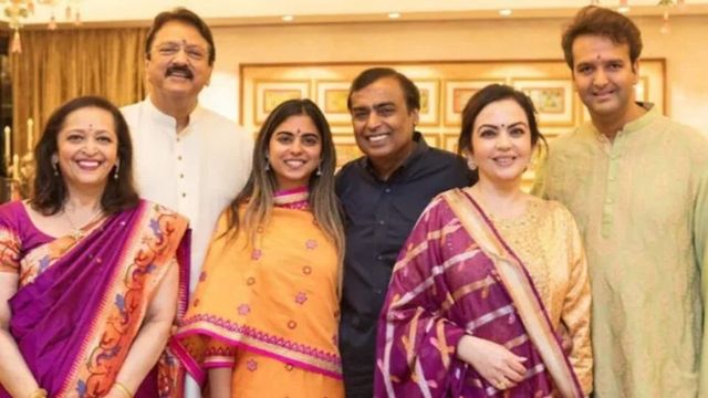 When Mukesh Ambani and Nita Ambani arrived in Udaipur in floral style to meet Isha Ambani’s…