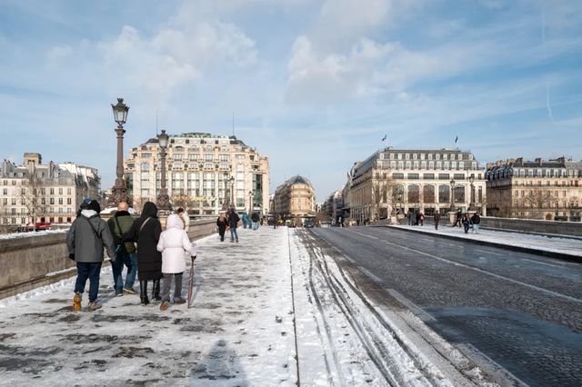 Franța înregistrează mai multe decese decât nașteri pentru prima dată de la Al Doilea Război Mondial