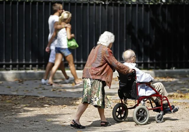 Sanidad eximirá del pago de prótesis y sillas de ruedas a los más vulnerables