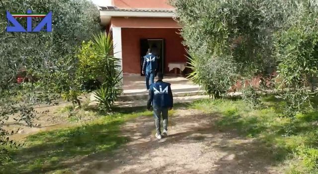 Camorra, 53 ordinanze cautelari contro clan Amato Pagano