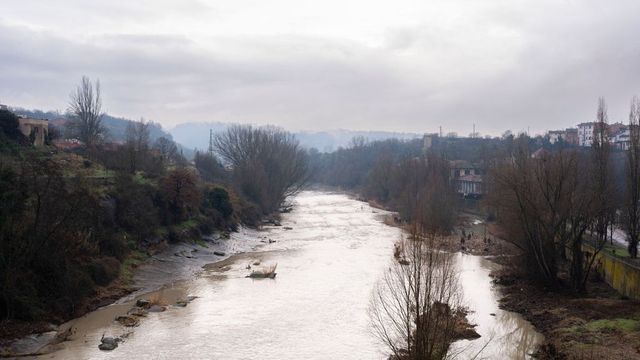 Diez comunidades en alerta este martes por viento, olas, lluvia y nieve