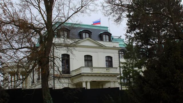 Ruští diplomaté musí nově v Česku hlásit cíle a účely svých cest