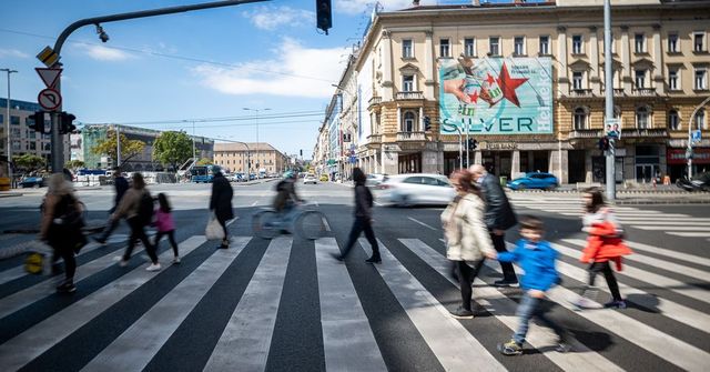 Jön a kötelező bukósisak a bicikliseknek és bizonyos e-rollerekhez jogosítvány kell majd – ilyen lesz az új KRESZ