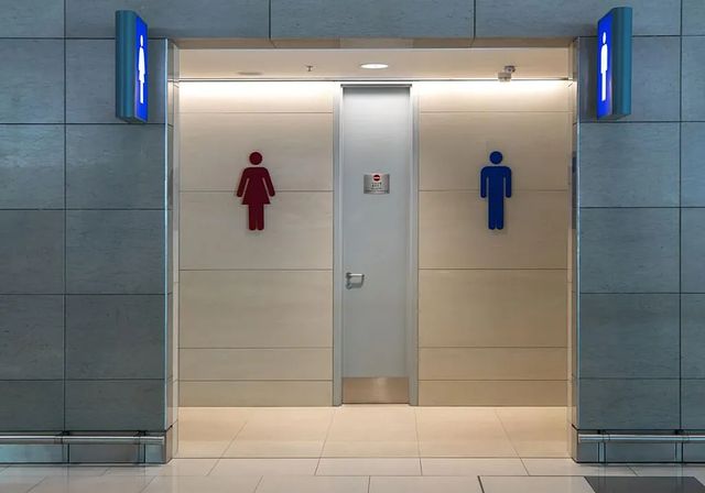 ¿Puedo contraer gonorrea por usar un baño público? Estas son las enfermedades de las que realmente te puedes contagiar