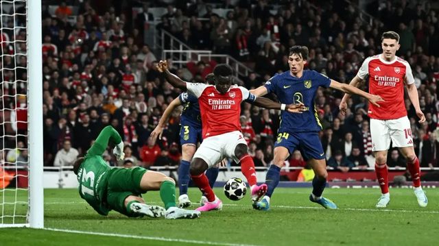 Arsenalu stačil v odvetě jediný gól. Kanonýrům vystřelil finále Ligy mistrů Saka