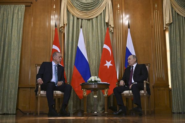 Vladimir Putin și Recep Erdogan se întâlnesc azi la Soci. Vor discuta despre exporturile de cereale pe Marea Neagră