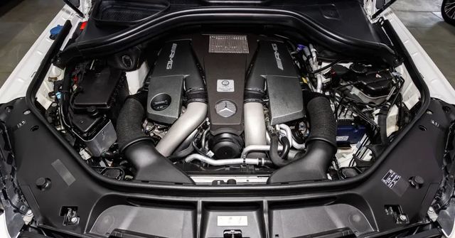 Evropská komise navrhla jen částečné zmírnění zákazu spalovacích motorů