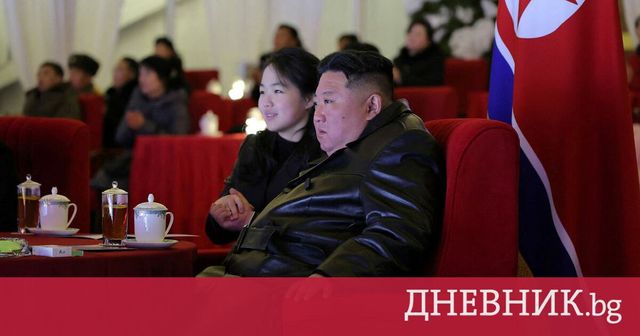 Дъщерята на севернокорейския лидер направи първо официално посещение на мавзолея на предците си