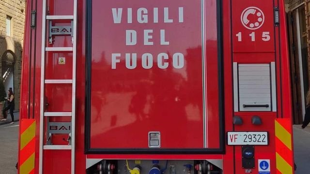 Incendio in un'abitazione nel Pisano, morte due donne